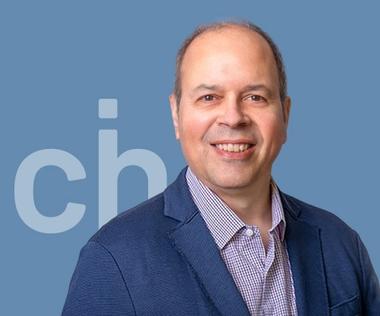 Ein internationaler Executive für Business Development, Operations und Finanzen.