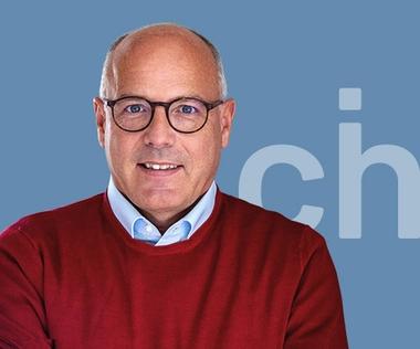 Ein Manager mit Expertise für Unternehmensentwicklung in der Medizintechnik-Branche.