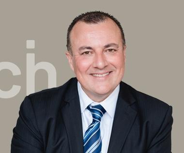 Ein Executive für industrielle Transformation und Change mit interkulturellen Kompetenzen.