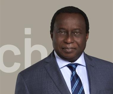 Ein promovierter Experte für globale Serienproduktionen.