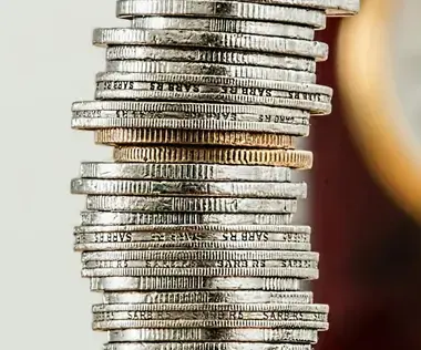 Interim Finanzmanagement: Das Bild zeigt einen Stapel Münzen.