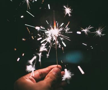 Interim Management: Das Bild zeigt eine leuchtende Wunderkerze.