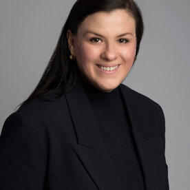 Das Bild zeigt Irina Lister, Koordinatorin des Mitliederbereichs der Deutschen Interim AG.