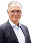 Führungskraft mit Fokus auf Umsatz- und Ertragssteigerung