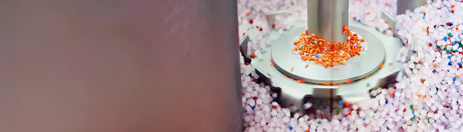 Interim Management Pharma: Das Bild zeigt eine Tablettenproduktion.