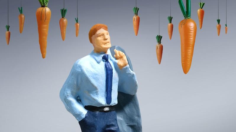 Interim Manager von Benefits umgeben, als Karotten dargestellt.