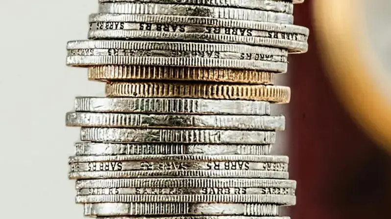 Interim Finanzmanagement: Das Bild zeigt einen Stapel Münzen.