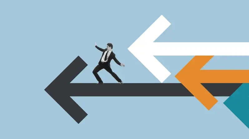 Mann surft auf Pfeilen: Symbol für Erfolg