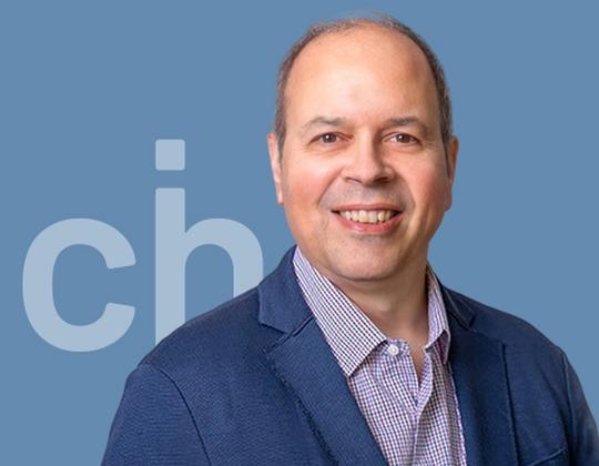 Ein internationaler Executive für Business Development, Operations und Finanzen.