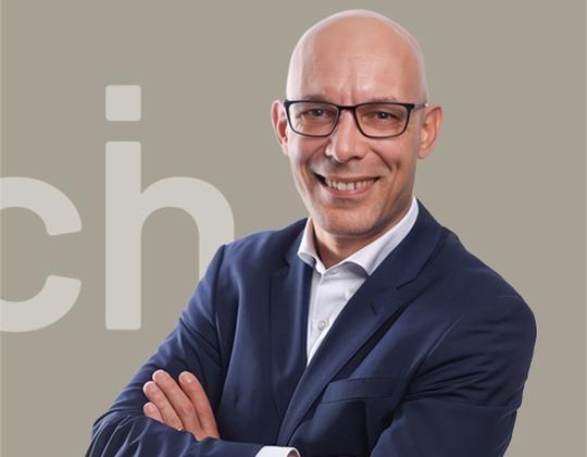 Ein Experte für Geschäftsentwicklung im internationalen B2B-Bereich.