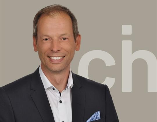 International erfahrener Executive und Controller mit starker HR-Kompetenz