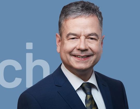 Ein Business Executive für Mobilitätsprojekte und Anlagenbau.