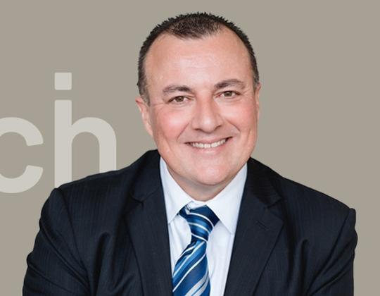 Ein Executive für industrielle Transformation und Change mit interkulturellen Kompetenzen.