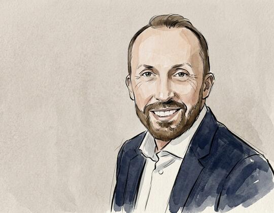 Finanzexperte für optimiertes Kostenmanagement und Teamführung