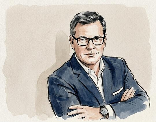 Erfahrener Manager führt Logistik und Lager durch Transformationsprozesse
