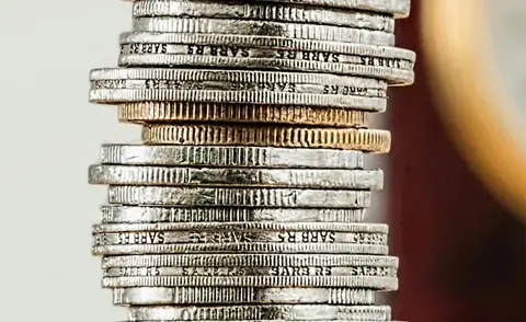 Interim Finanzmanagement: Das Bild zeigt einen Stapel Münzen.